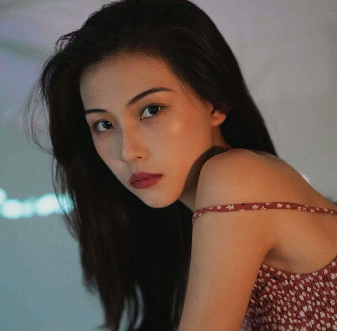 优质女头 “該來的良人總會來 就如你一般.”头像图片
