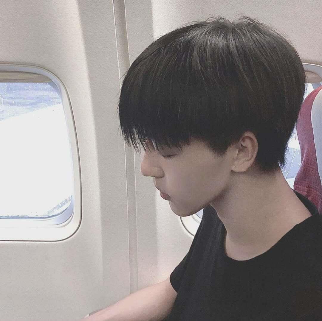 高冷文艺风男生自拍好看头像图片大全