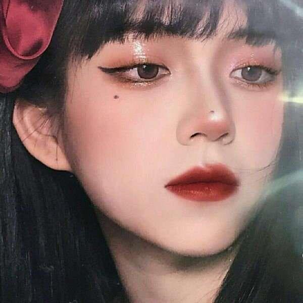 “温柔换不来心动 小心翼翼的维护好像也很廉价.”头像图片