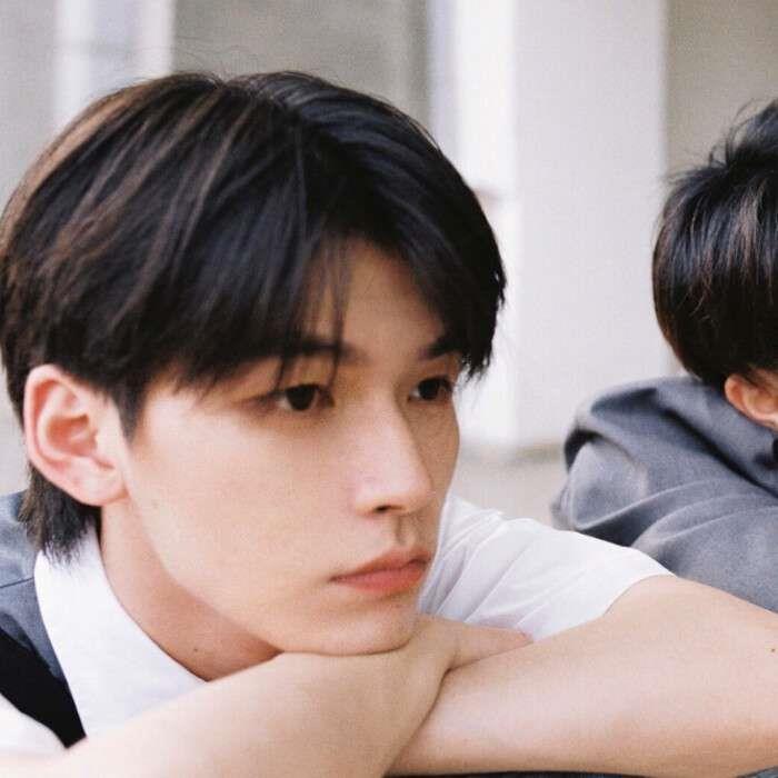 苏瓷:成熟高冷男头（个性 高冷 时尚 男生 ）头像图片