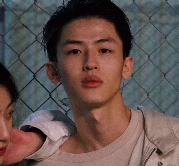 好看的港风真人情侣头像图片大全