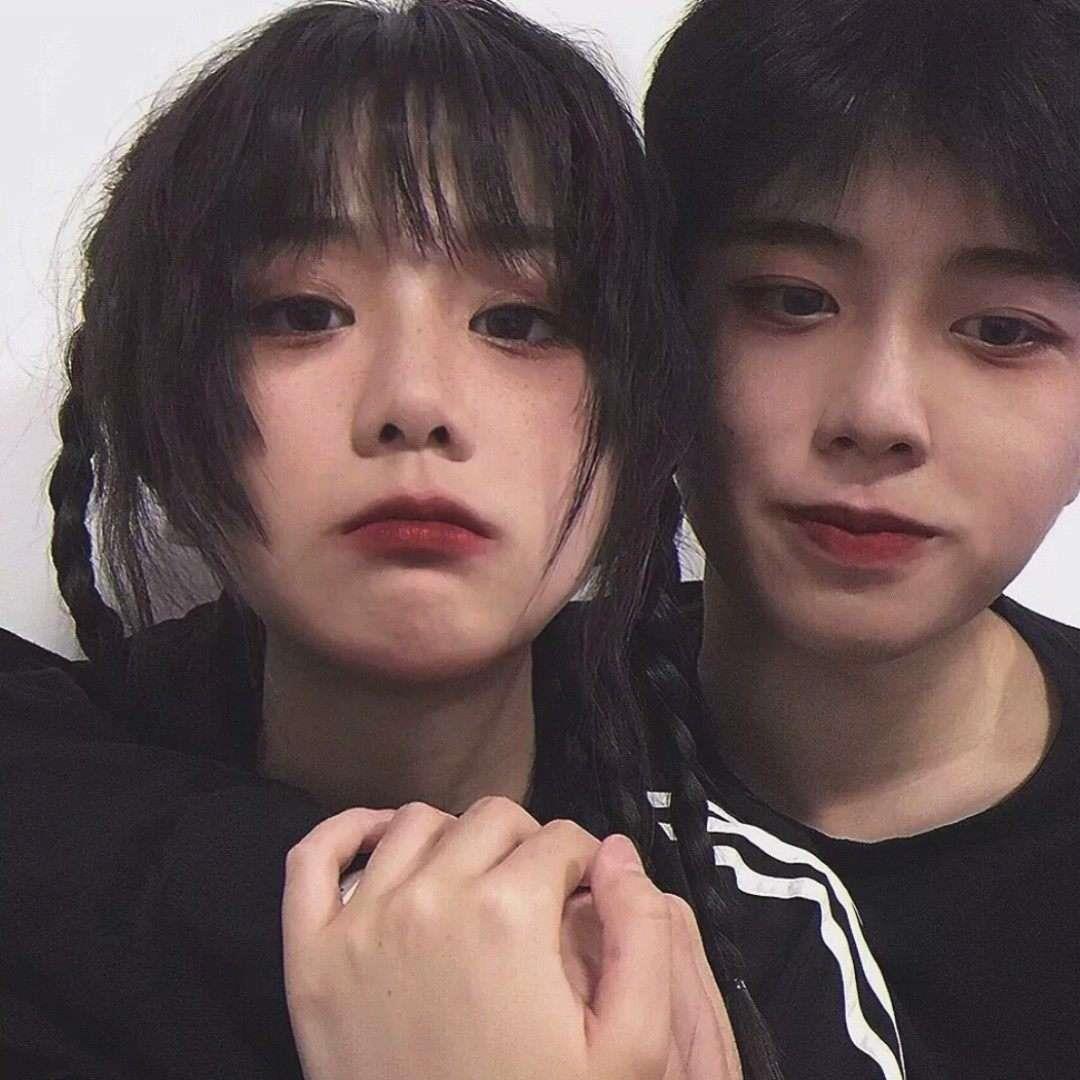 溺毙:一对两张温柔简单真人情头.风光旖旎当是伏笔 世间万物只为衬托你头像图片