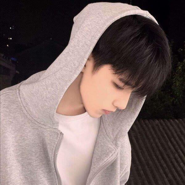 向晚/高冷成熟男生/开开心心 不动脑筋头像图片