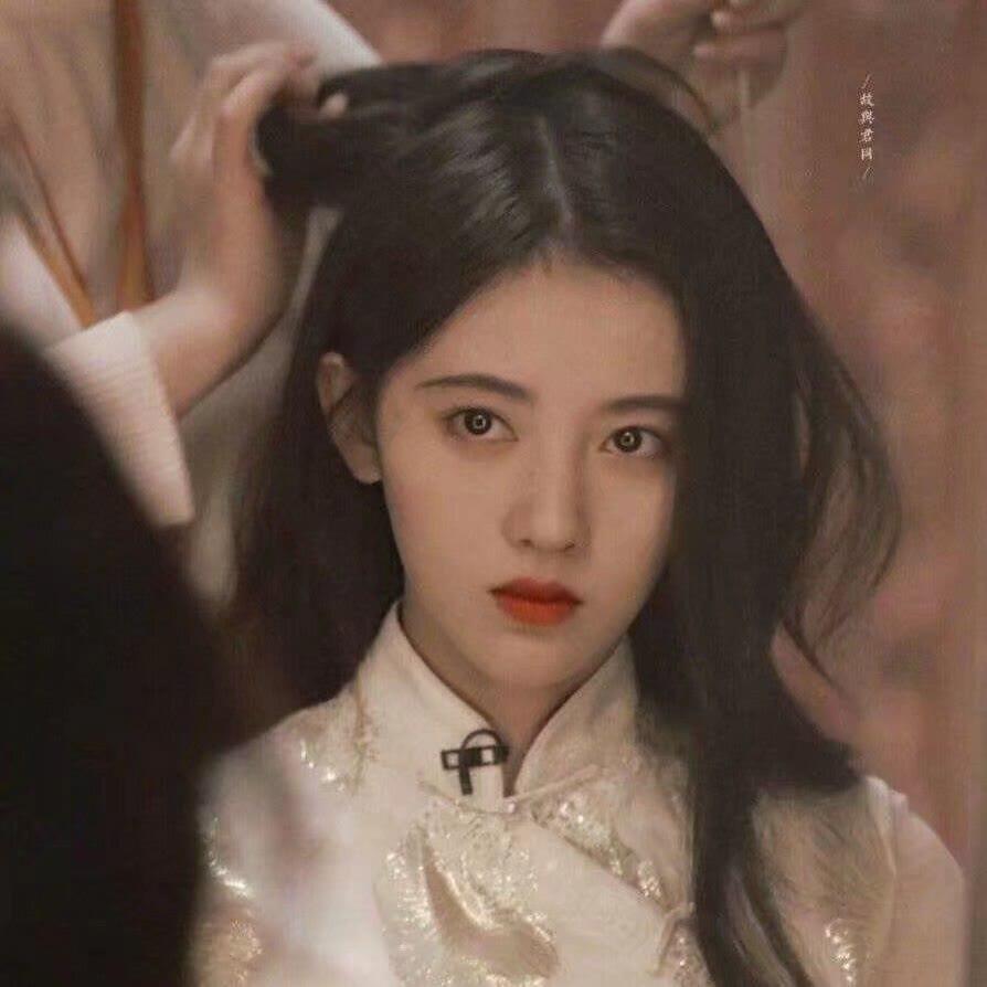 向晚/精致嫌仙气女头/月亮不开心的时候，也会和星星互道心事哦！头像图片