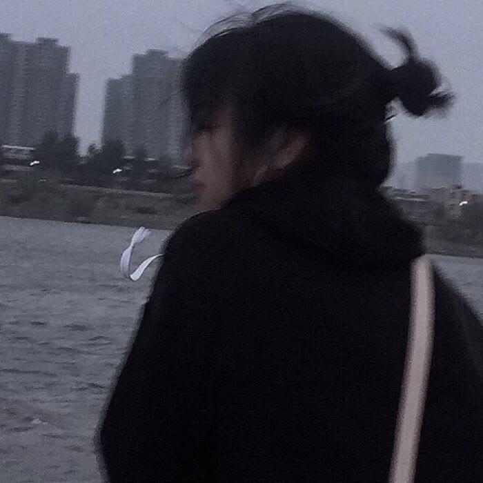 向晚/女头/我不是谁的救赎和偏爱，更不是例外。头像图片
