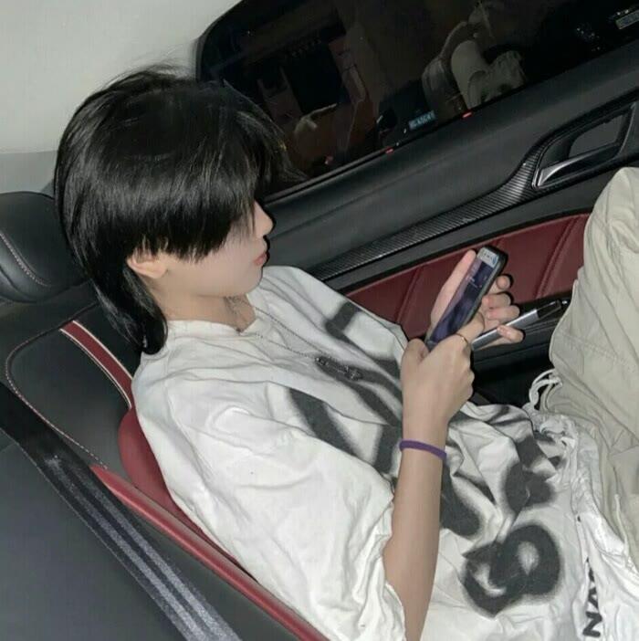 宋知意 ins高冷文艺范真人男生头像图片