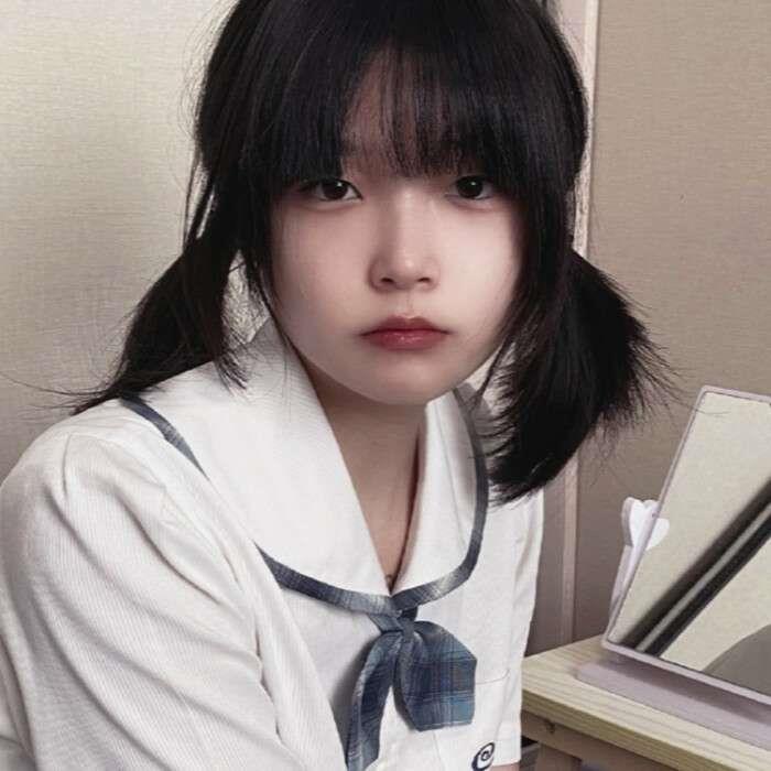 宋知意/微信魅力真人气质简单女生头像图片