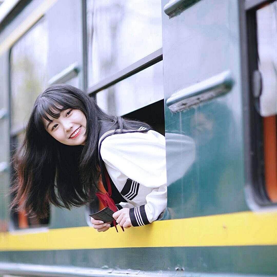 千鹤/个性女头/满怀期待最后却不如人意的感觉真是糟糕透了头像图片