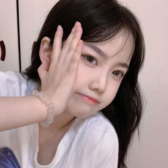 气质好看的小清新美女微信高清头像图片