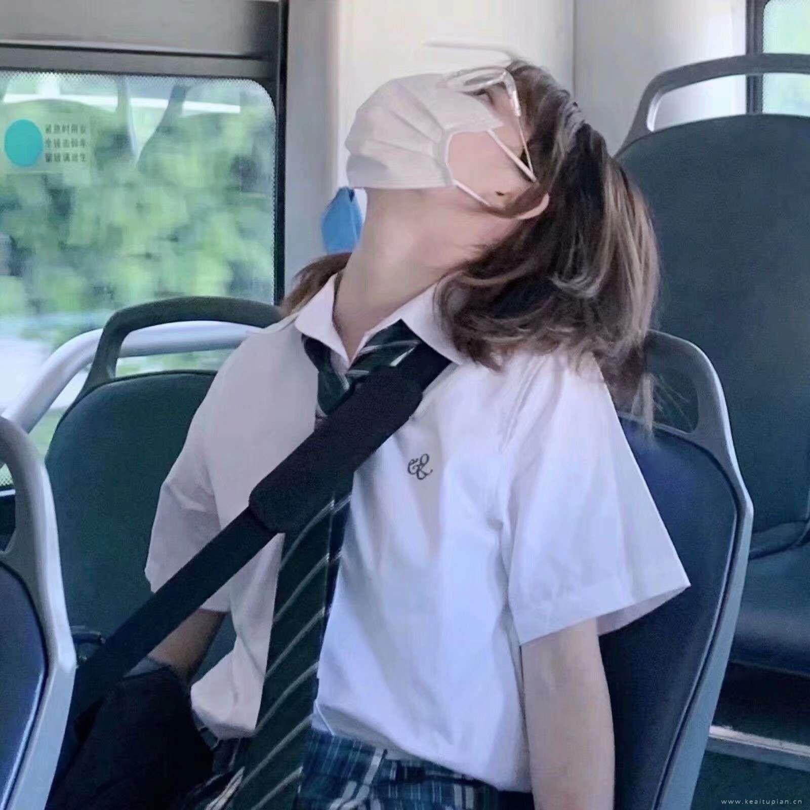 朋友圈仅三天可见 因为不能保证每张自拍都P得一样头像图片