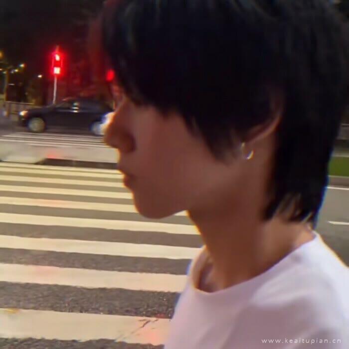 宋知意/ins高冷真人文艺范男生头像图片