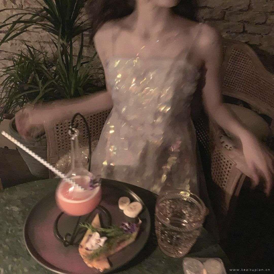 宸浔/高清温柔女头/要已年为单位的谈有意义的恋爱头像图片