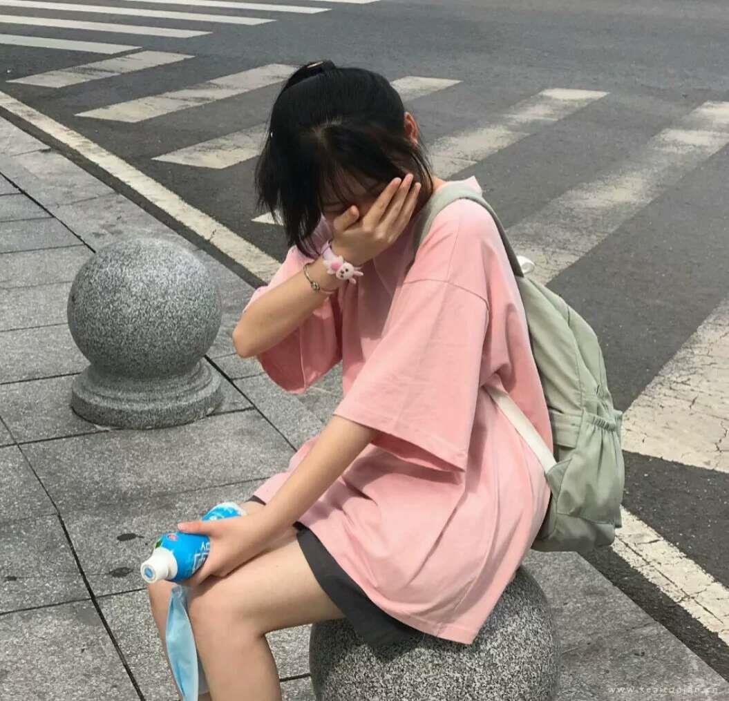 干净女头/身边碎碎念念的人也要成为岁岁年年的人.头像图片