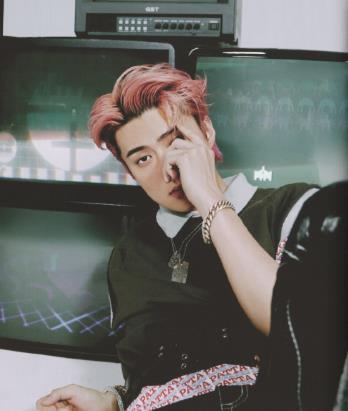 吴世勋复古炫酷超好看写真头像大全