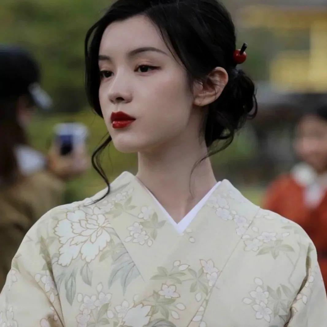 绿色清新小众女头头像图片