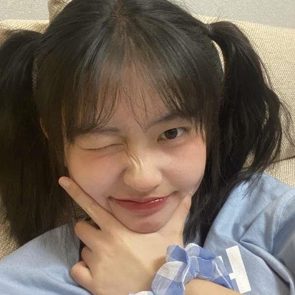 混搭风格女头/我没必要做任何事都考虑你的感受。头像图片