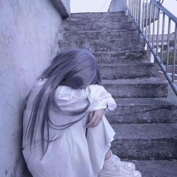 混搭风格女头/我没必要做任何事都考虑你的感受。头像图片