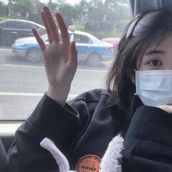 混搭风格女头/我没必要做任何事都考虑你的感受。头像图片