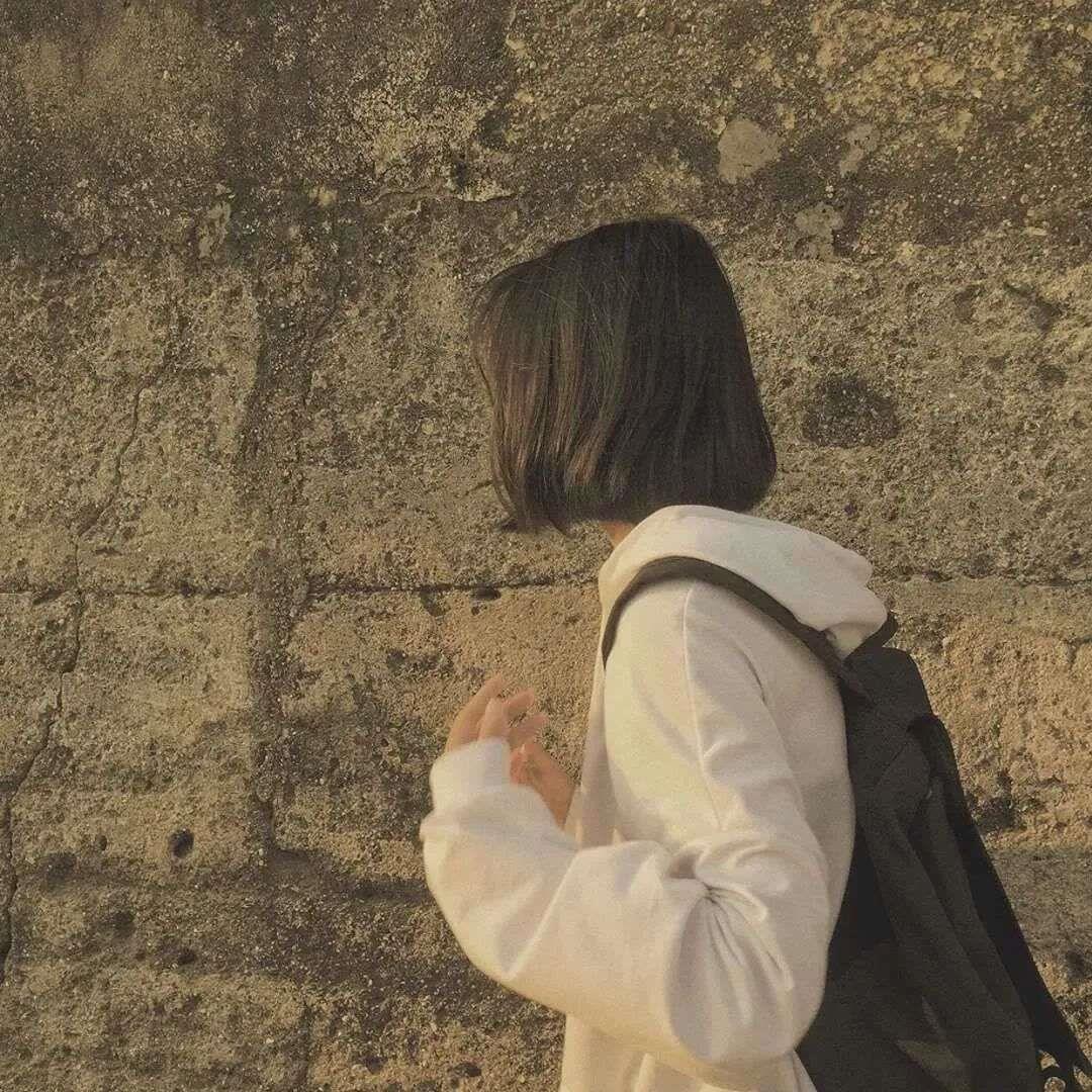 “是偏爱 是例外 而我什么都不是”头像图片