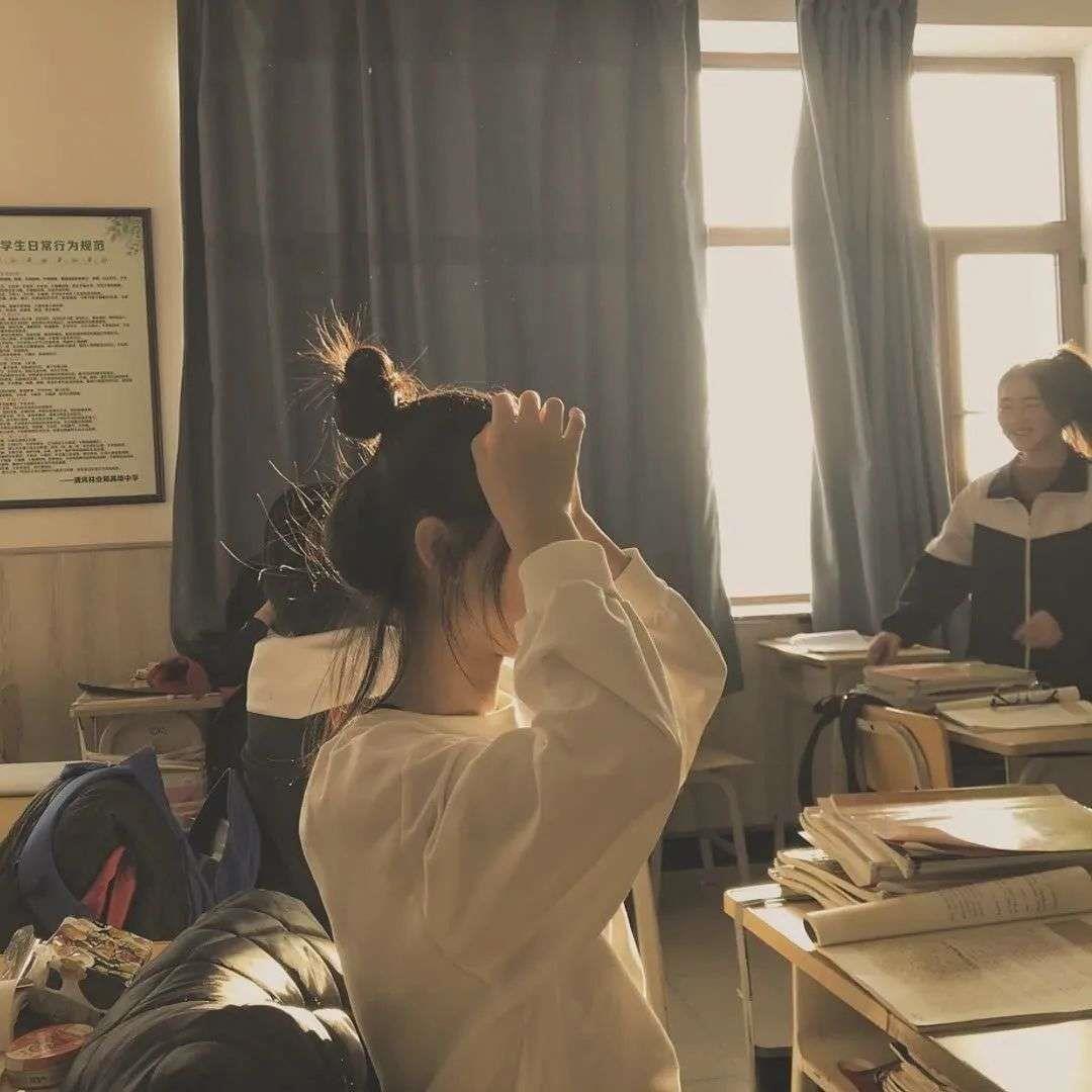 “是偏爱 是例外 而我什么都不是”头像图片
