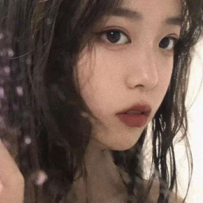 奶溶/超有个性的女生/气质女头/月色尤其温柔 人间皆是浪漫.头像图片