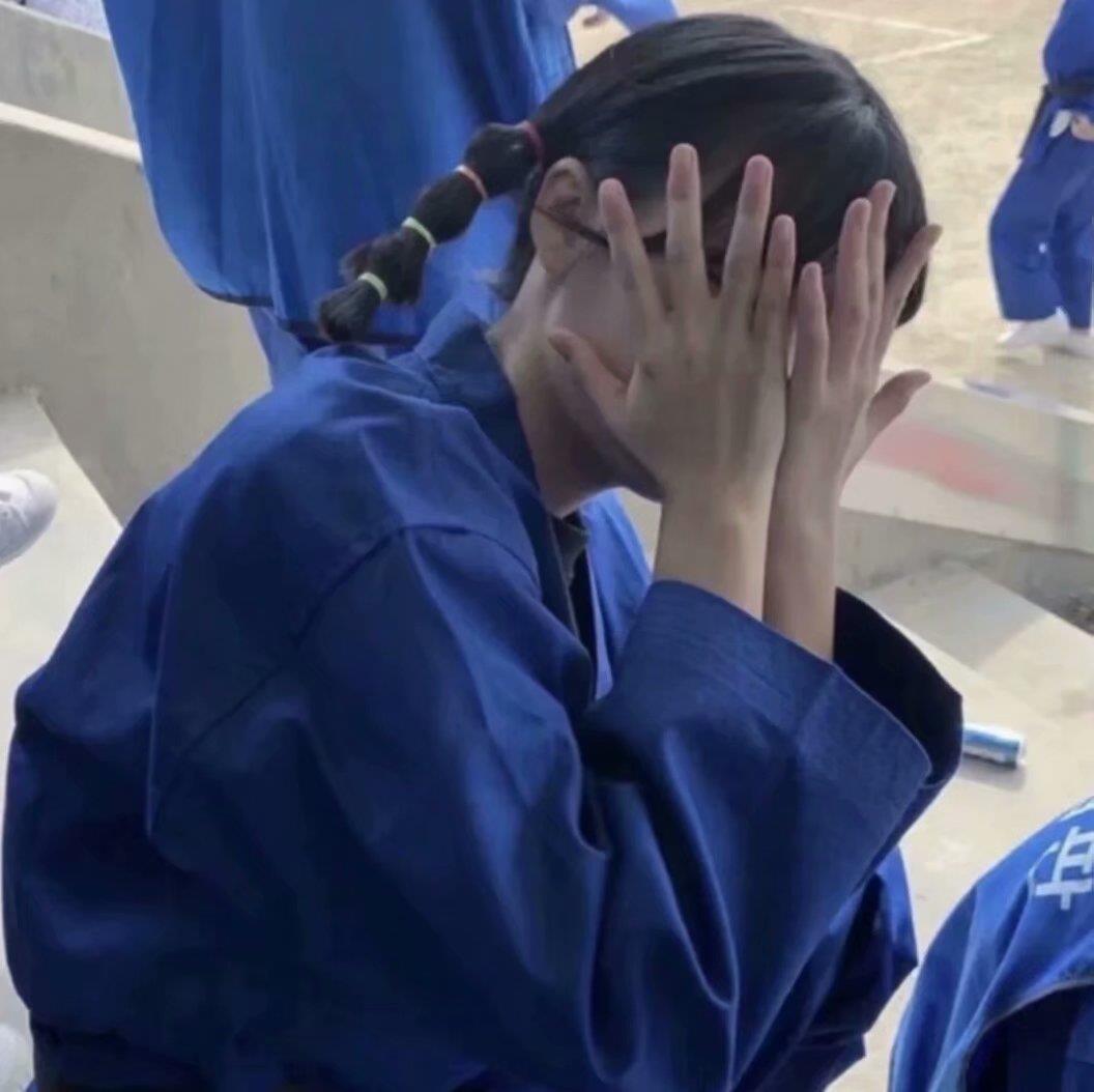 池瑶|蓝色系部位女头“大雾四起，我在无人处爱你。”头像图片