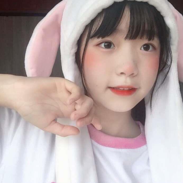 小泽の优质女头 要吃一口草莓吗头像图片