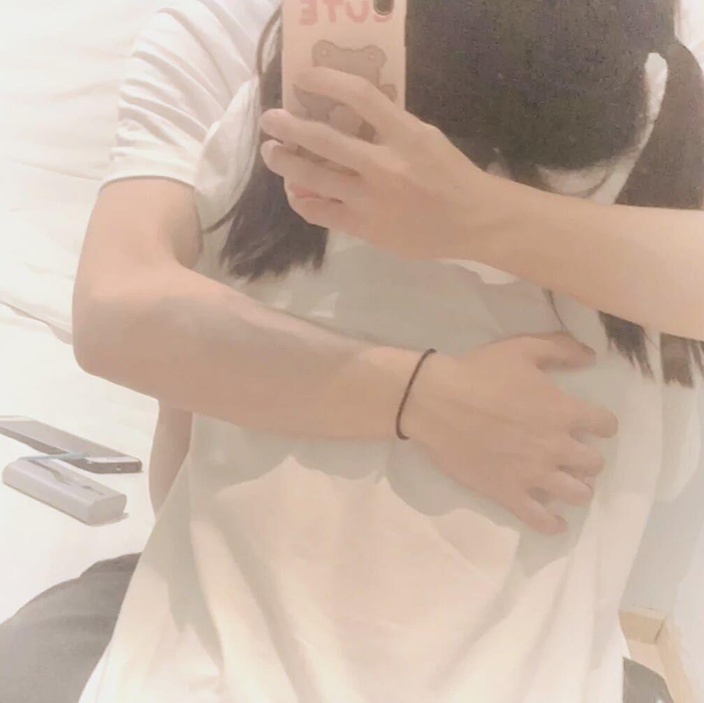 我爱的人，他已有了爱人从他们的眼神说明了我不可能‖Anlin头像图片