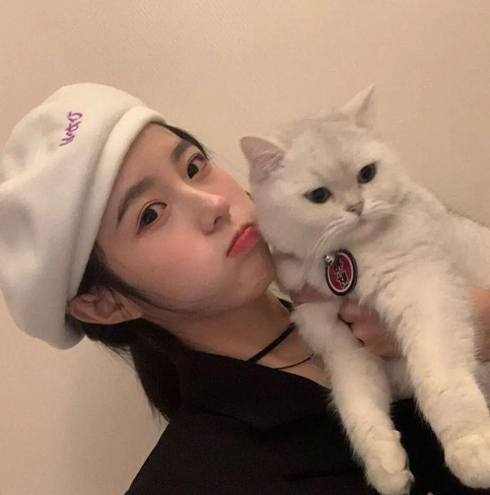 今天去地里干活，有幸当了一回明星，路过的人都喊我:地里热吧头像图片