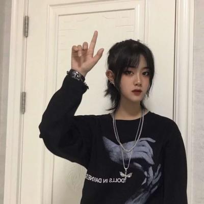 超级酷的女生头像高清真人