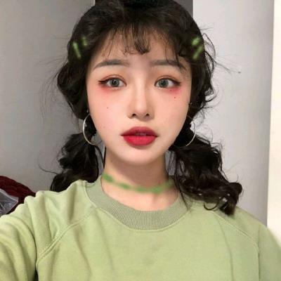 干净的绿色系头像女生清新