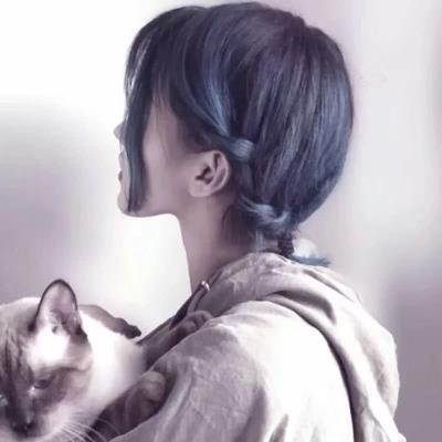 可爱女生和猫的头像超好看