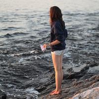 小清新海边女生背影头像