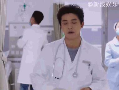 外科风云李佳航表情包-外科风云张益达剧照图片
