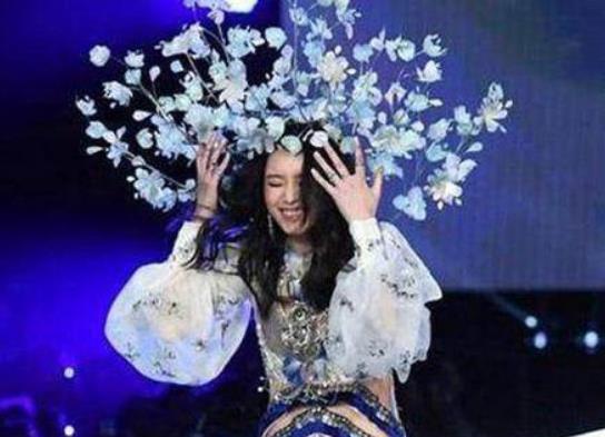 奚梦瑶摔倒表情包_奚梦瑶摔倒照片