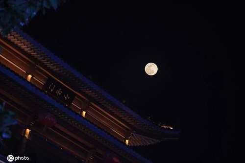 今年首次“超级月亮”现身夜空 超级月亮图片真实