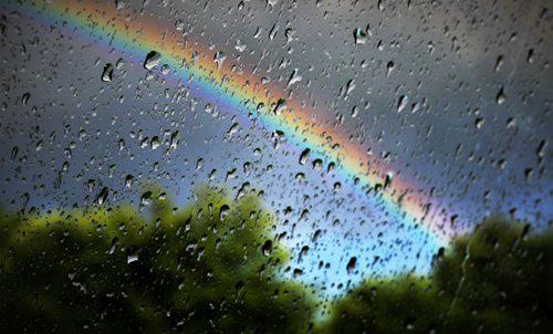 伤感落寞的下雨图片 唯美雨滴图片