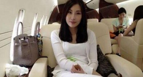杨坤前女友白雪照片遭网友曝光，不少人评价两人十分般配